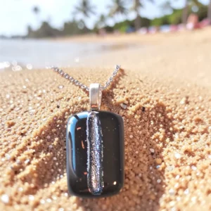 Pendentif Verre Noir et Ligne Dichroïque Argentée