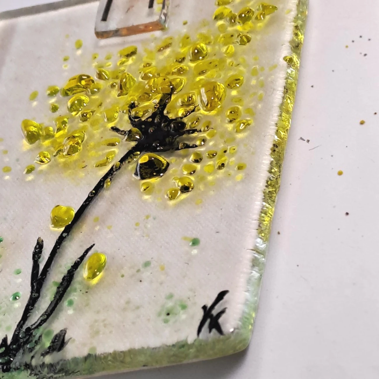 Attrape-soleil verre fusionné fait main motif fleur jaune – upverre Occitanie