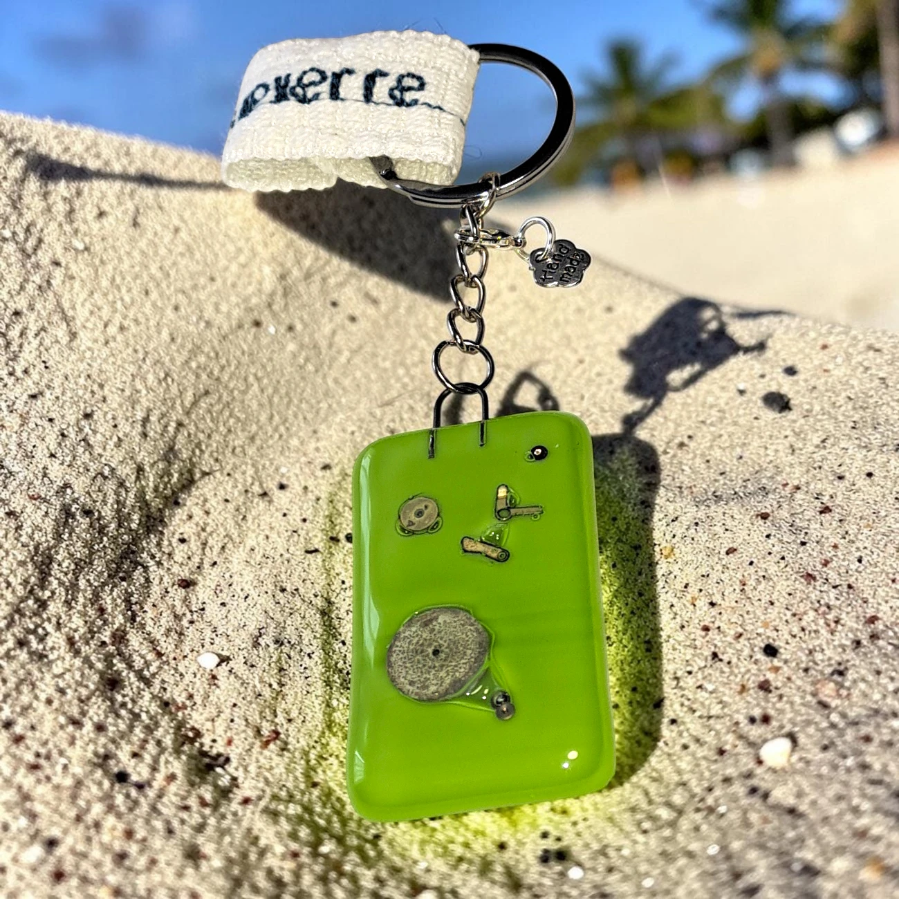 porte-clés verre fusionné mécanisme montre vert rectangle fait main France