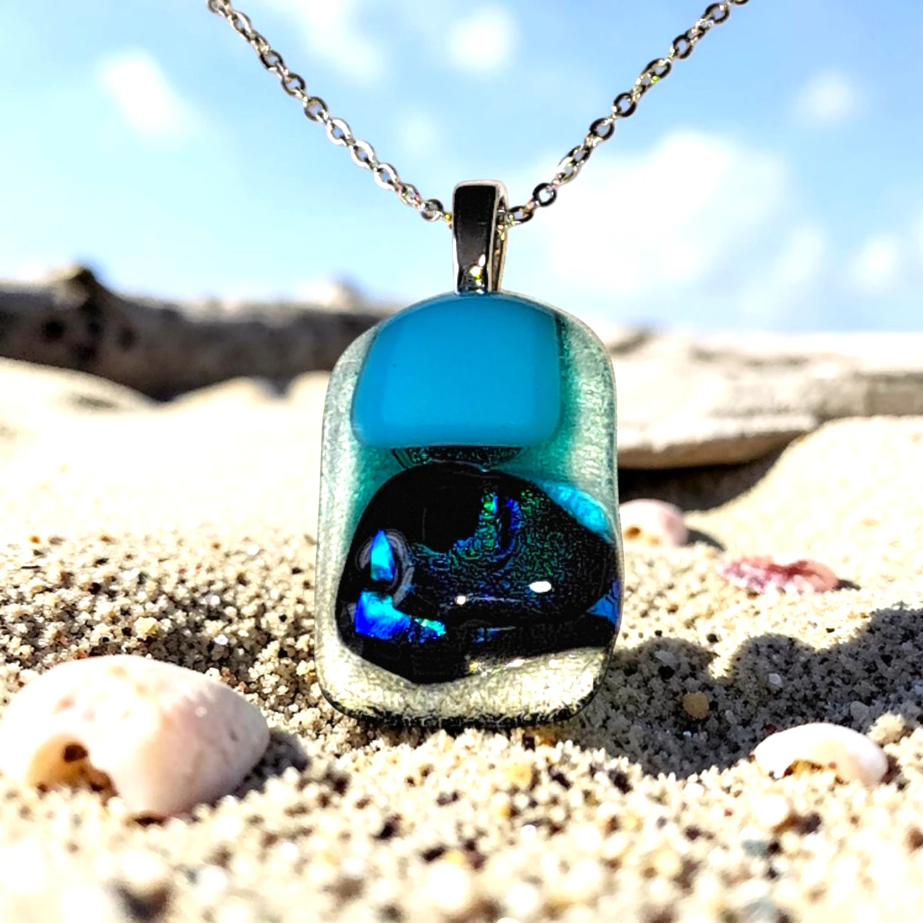 pendentif dichroïque bleu turquoise noir irisé océan artisanal France