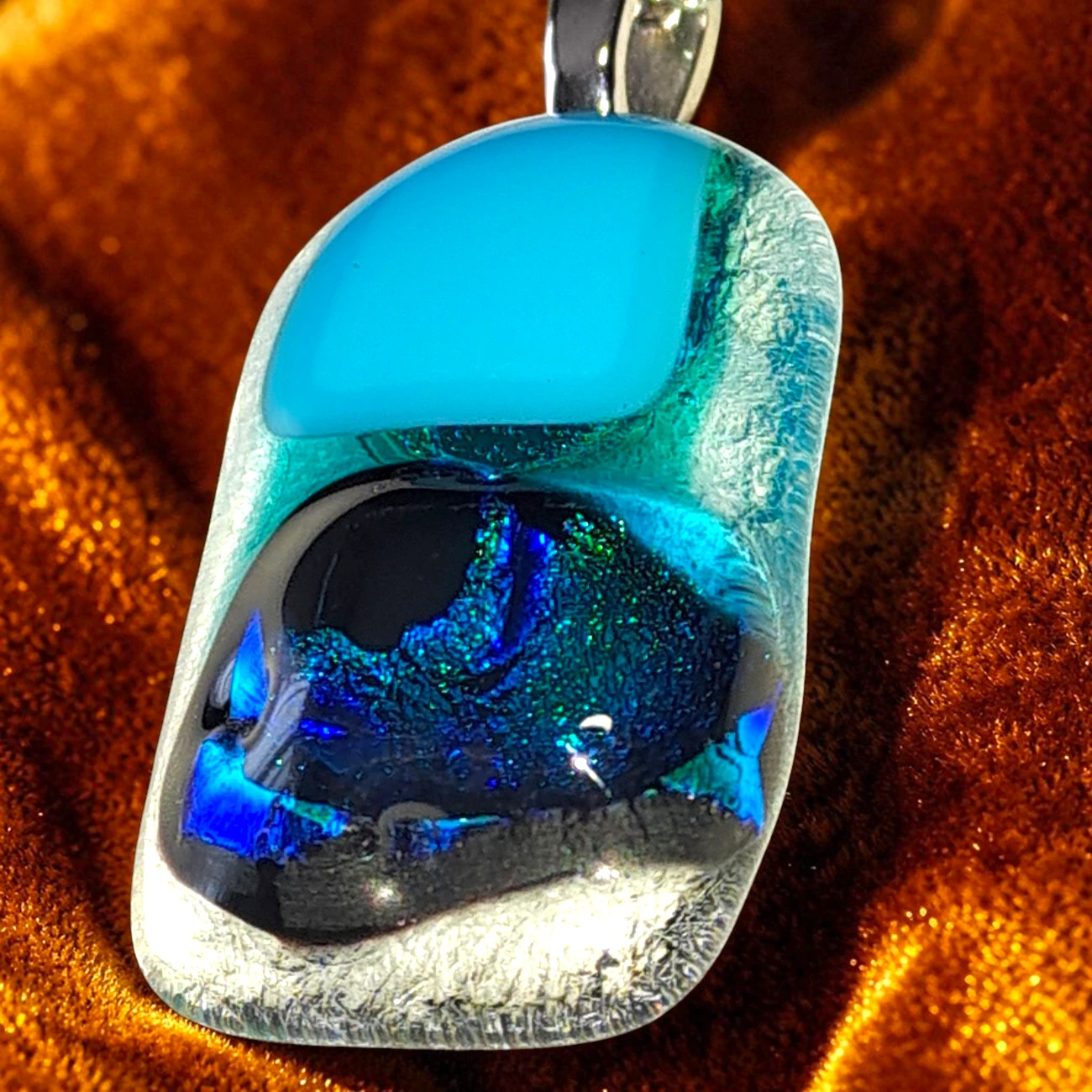 pendentif dichroïque bleu turquoise noir irisé océan artisanal France