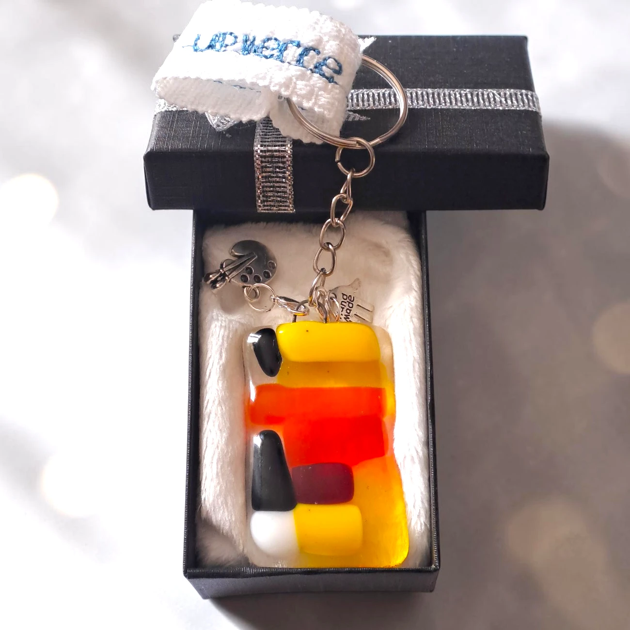 Porte clés en verre orange jaune et noir