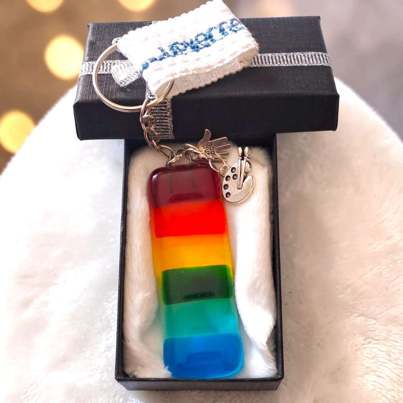 porte-clés verre arc-en-ciel bandes colorées fait main
