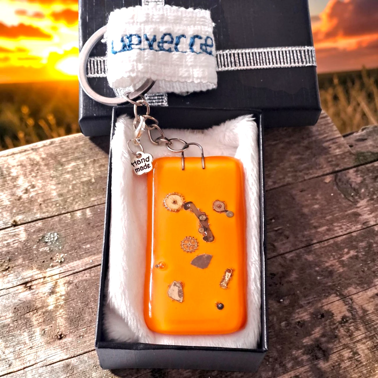 porte-clés upcycling mécanisme montre verre jaune rectangle fait main