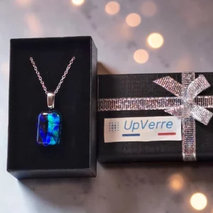 pendentif verre dichroïque bleu vert intense chaîne argent fait main pendentif verre dichroïque bleu vert intense chaîne argent fait main