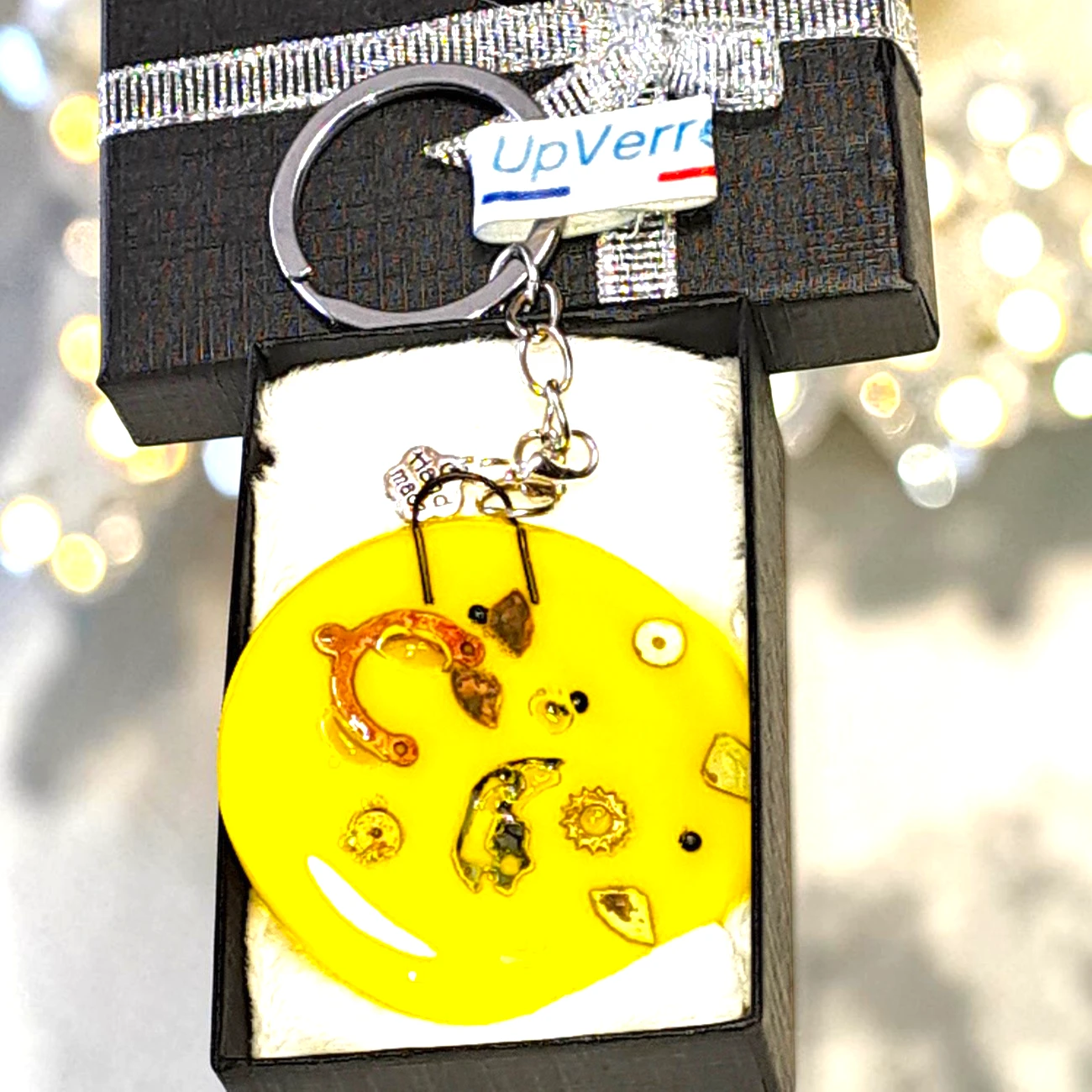 Bijoux de Sac Porte clé verre fusing mécano jaune