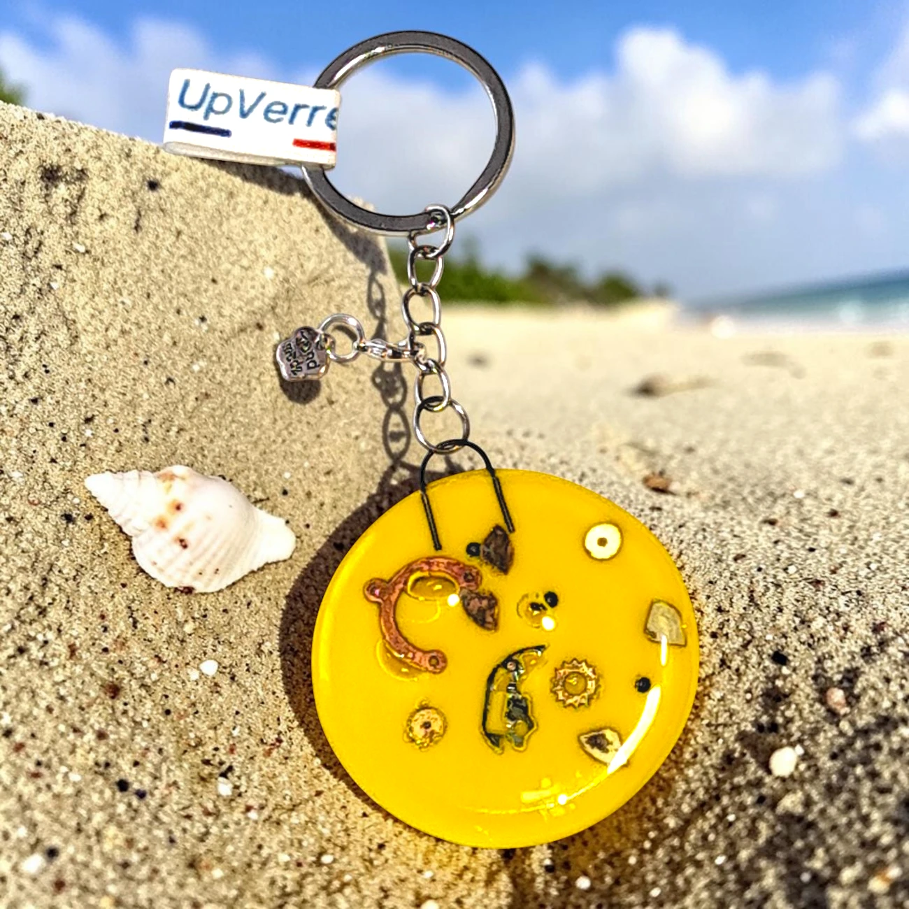 Bijoux de Sac Porte clé verre fusing mécano jaune