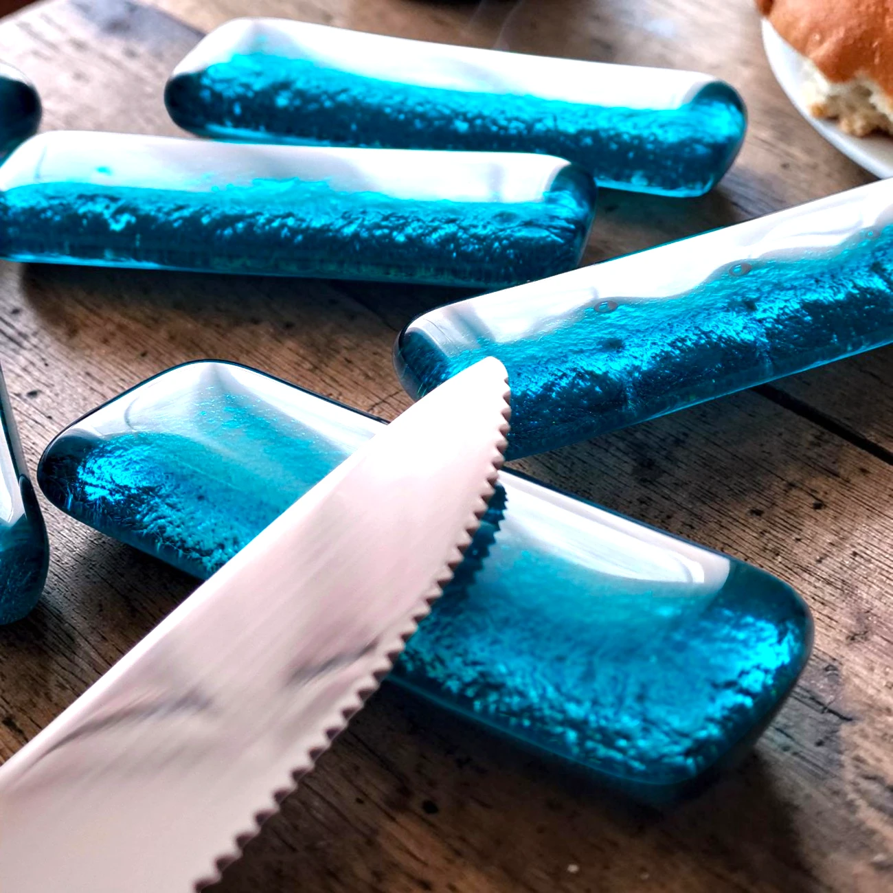 Porte-couteaux ou repose-couteaux de table en verre fusing bleu turquoise transparent lot de 6 avec étui tissu Oeko-Tex