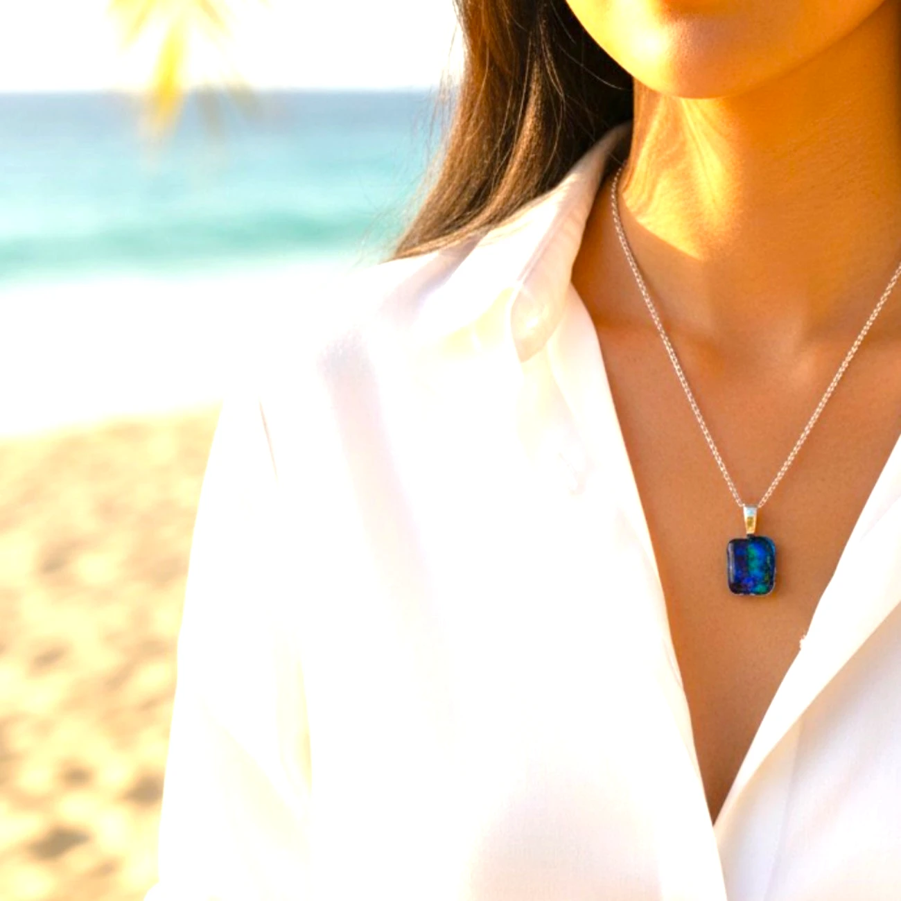 pendentif verre dichroïque bleu vert intense chaîne argent fait main