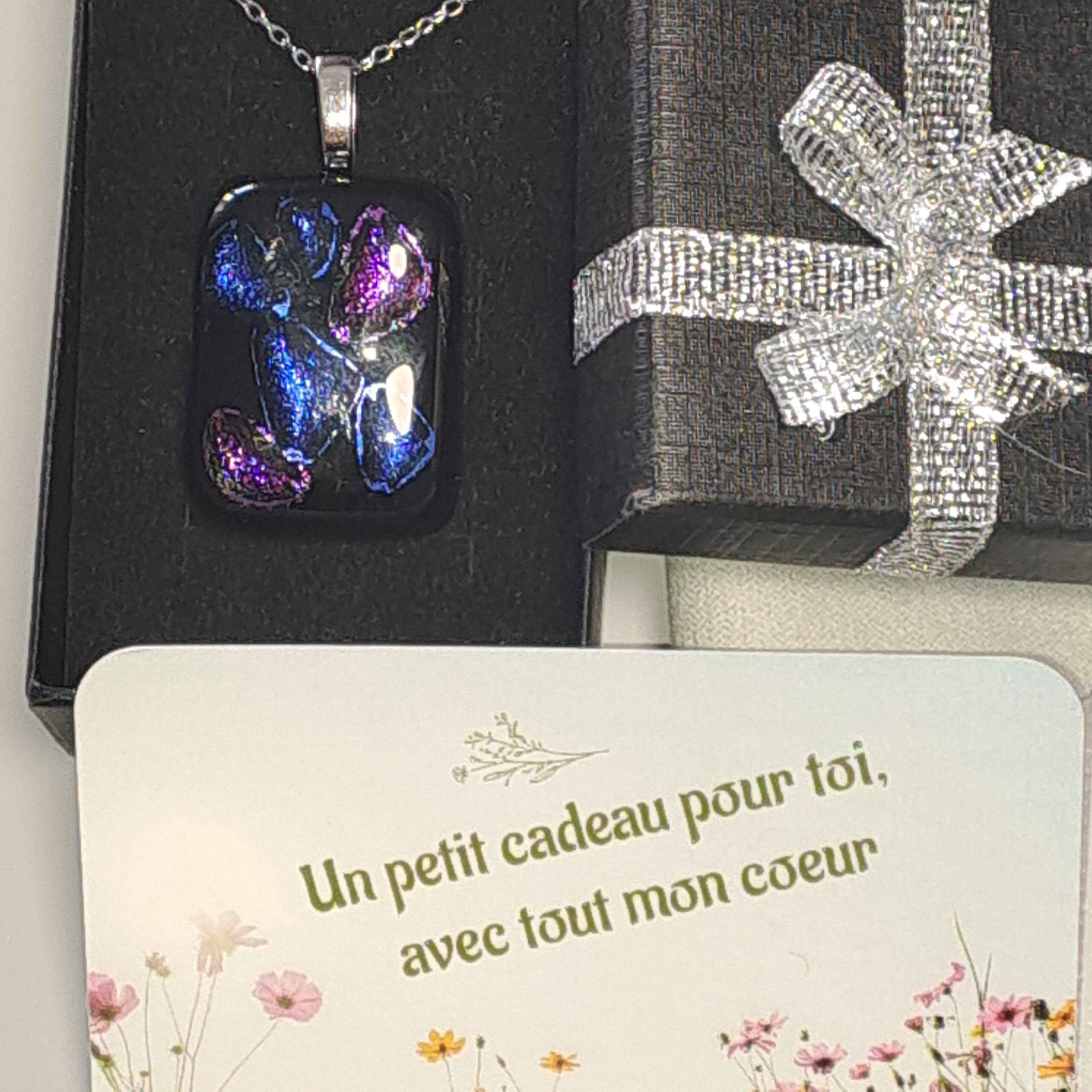pendentif verre dichroïque bleu violet
