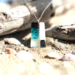 Pendentif en verre turquoise noir et blanc