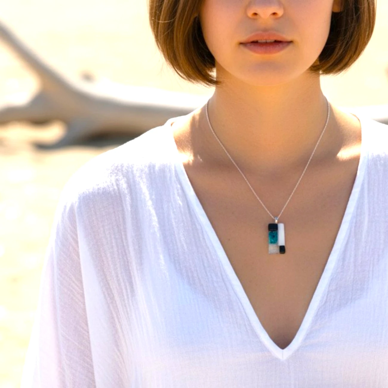 Pendentif en verre turquoise noir et blanc