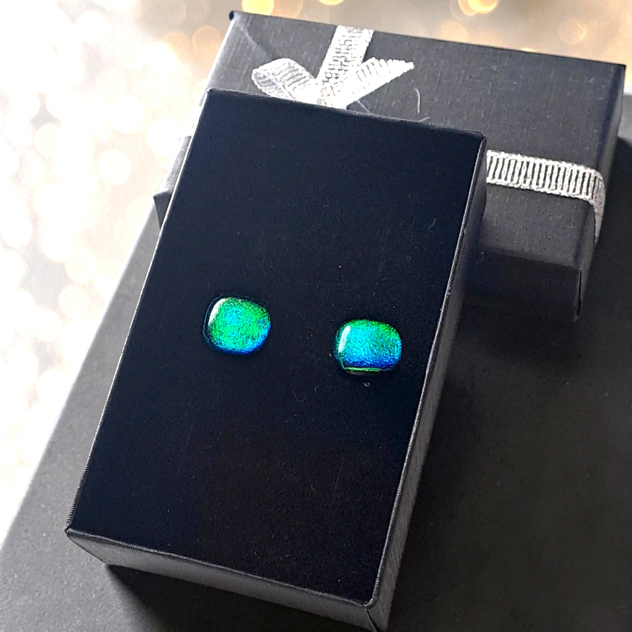 Boucles d’oreilles verre dichroïque bleu vert fait main France