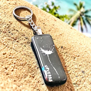 Porte-clés bijou sac pissenlit verre fait main France. Pissenlit blanc incrusté dans verre noir par fusing.