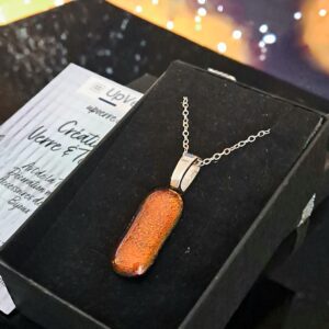 Pendentif verre dichroïque orange cuivré fait main France — bijou artisanal Pendentif verre dichroïque orange cuivré fait main France — bijou artisanal