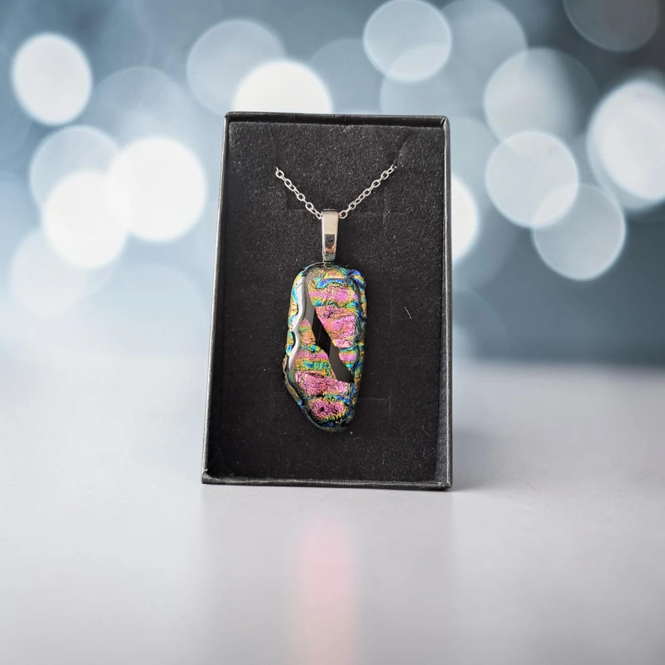 pendentif dichroïque or rose bleu vert irisé artisanal France