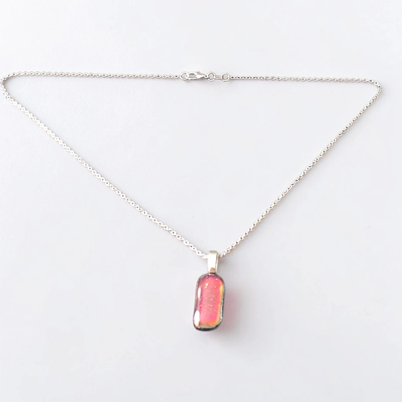 Pendentif verre dichroïque rouge cerise cuivré fait main France