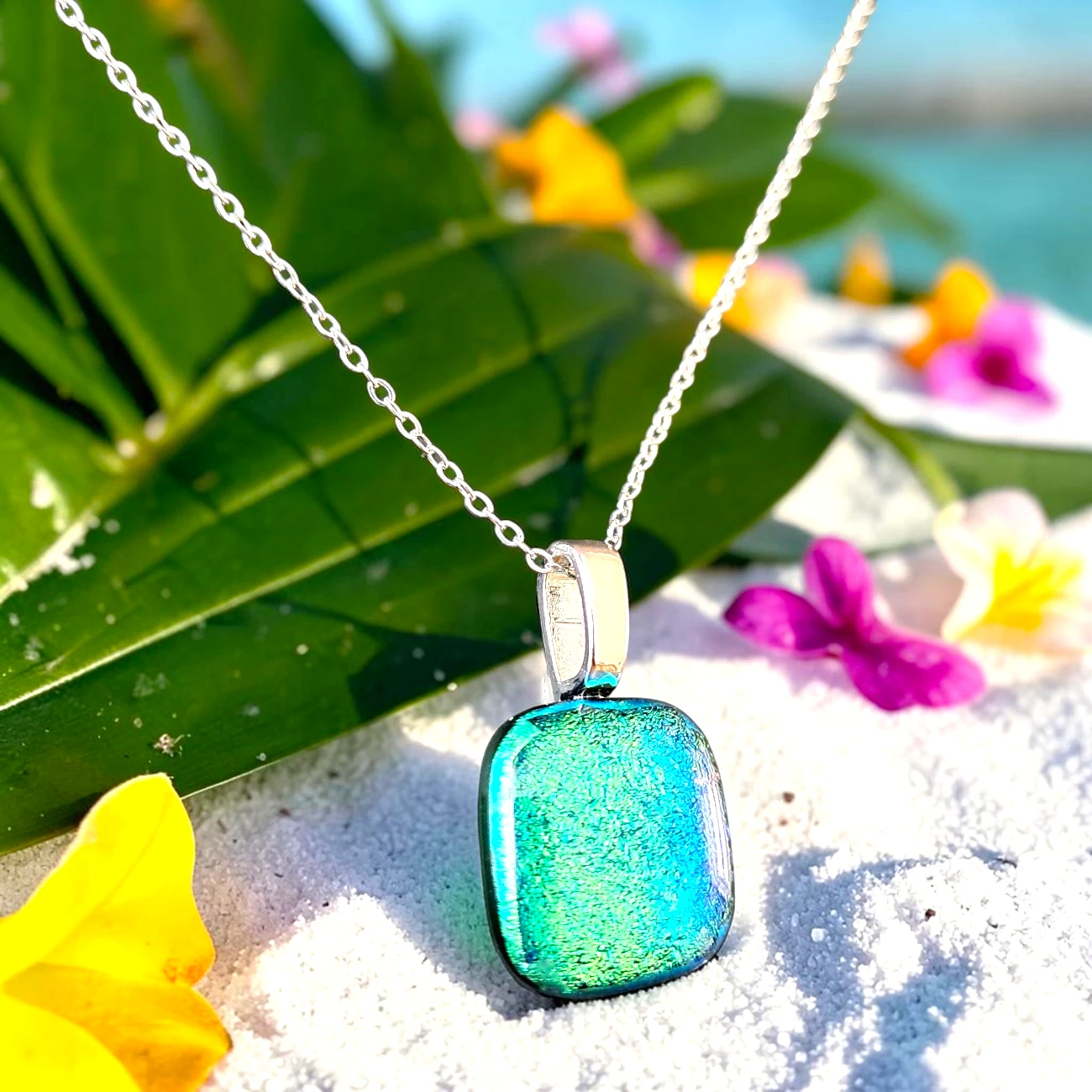 pendentif verre dichroïque vert clair turquoise fait main France